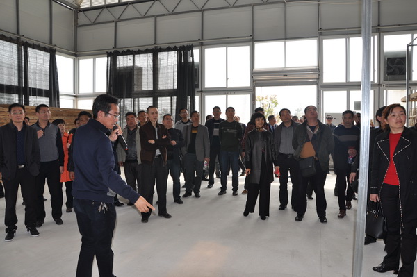 圖三 參觀蠶工場(chǎng)體驗(yàn)園_調(diào)整大小.JPG